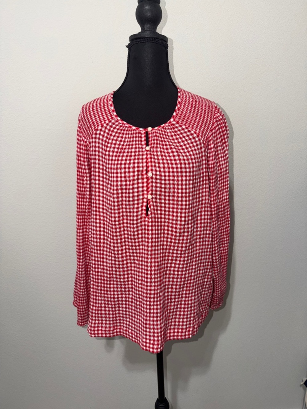 Red Gingham Button-Front Women's Top. SU26